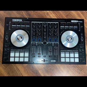 Reloop Mixon4 dj controller